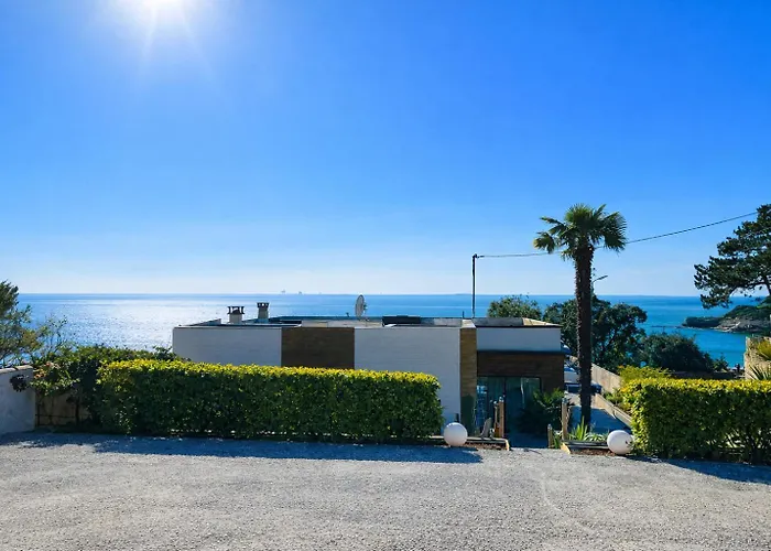 Le Dauphin 4 Etoiles Vu *